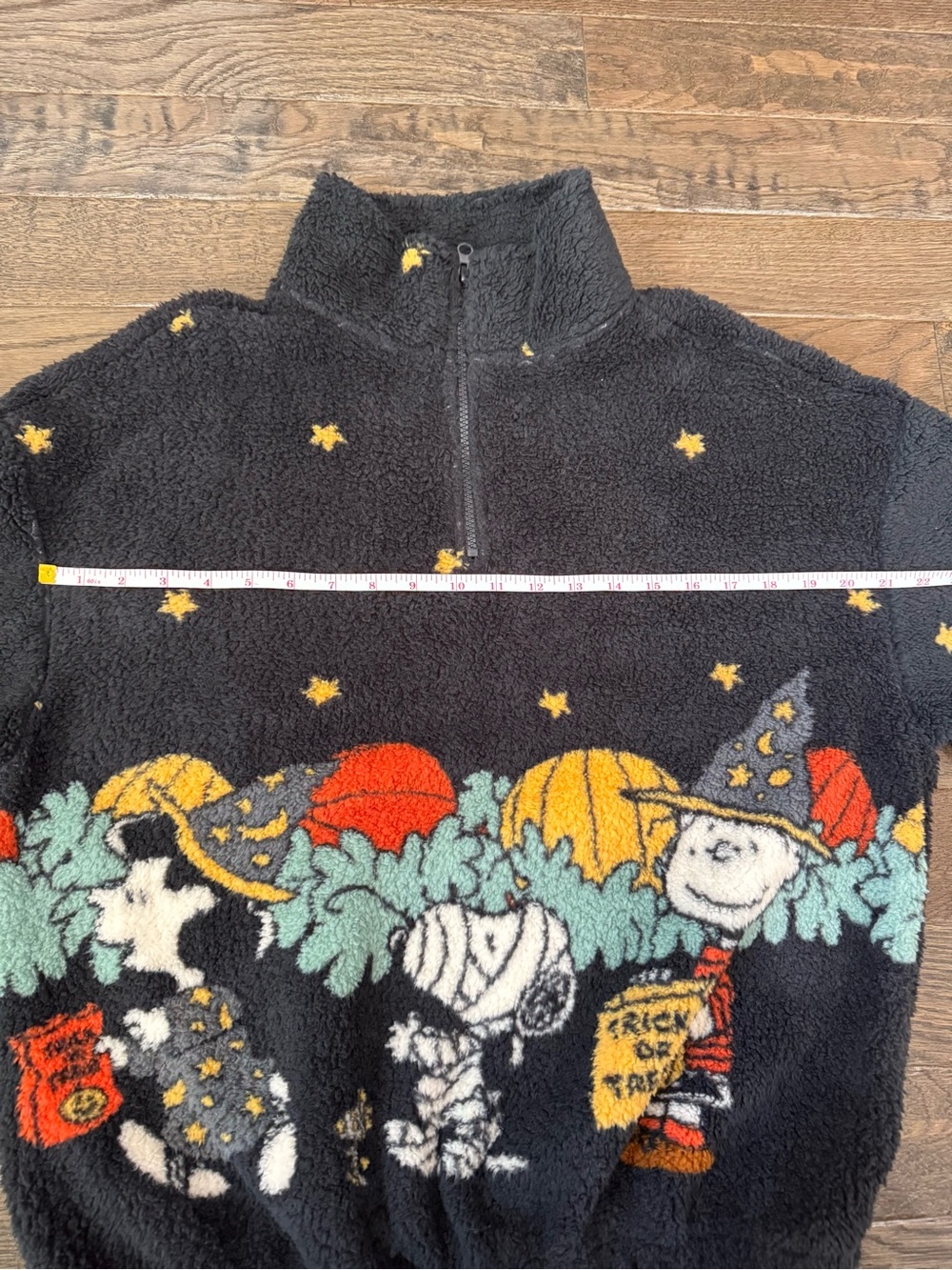 Size SMALL Peanuts Halloween juniors Sherpa quarter zip NWT - Picture 7 of 10